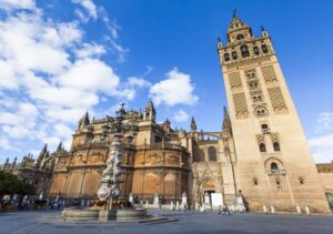 Seville: Cathedral & Giralda Guided Tour with Entry Tickets - The 1.5-Hour Timeline You Can Feel (Not Just Read)