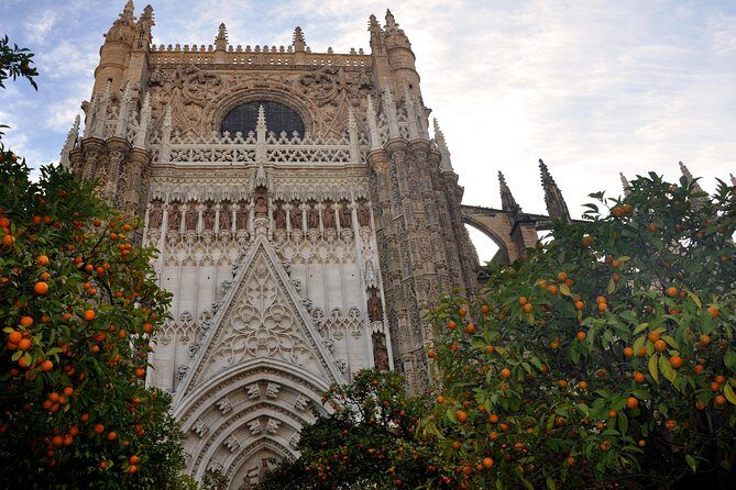 Seville Cathedral & Giralda: Guided Tour with Fast-Track Tickets - The fast-track part: what skipping the line really changes