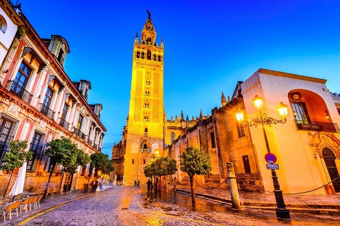 Seville: Cathedral & Giralda Guided Tour with Tickets - Audio, English, and hearing the guide: how to get the best sound