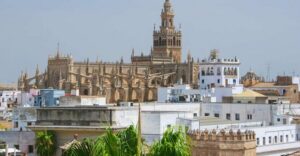 Seville Cathedral & Giralda Private Tour including tickets - Getting in quickly: pickup, headsets, and the separate entrance
