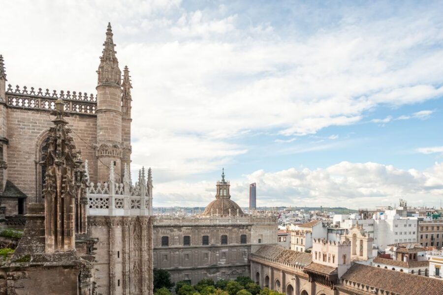 Seville: Cathedral Guided Tour with Optional Alcázar - The big draw: Seville Cathedral and La Giralda