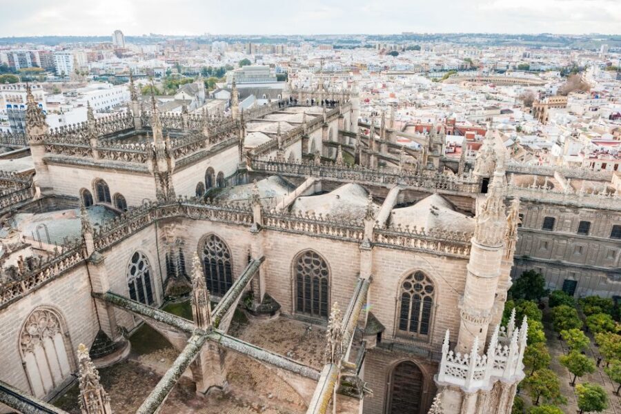 Seville: Cathedral Guided Tour with Optional Alcázar - Guide quality: the names that show up and why it matters