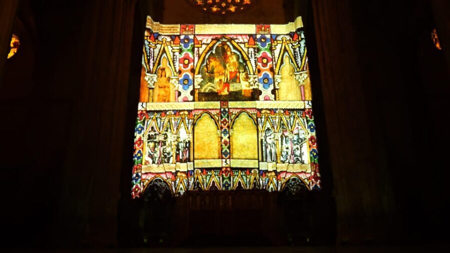 Seville: Cathedral of Seville Guided Night Tour & Light Show - Why the Seville Cathedral feels different at night