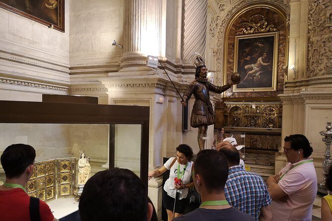 Seville Cathedral Tour including tickets and skip the line entry - The guide part: headset audio and crowd navigation