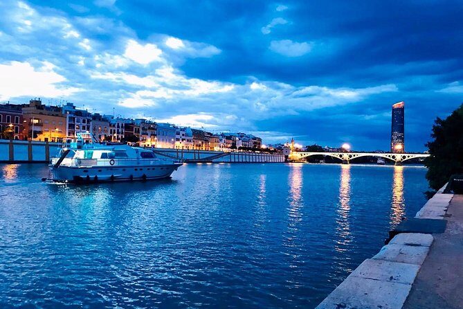 Seville: Cruise along the Guadalquivir River with appetizer - Food and drink: Jabugo ham, aged Manchego, and your drink choice