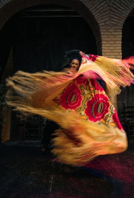 Seville: Enjoy a class of approach to flamenco - Las Palmas and Patá: Your Hand-and-Feet Foundation