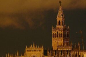 Seville Evening Historical Tour with Haunted History - Finding Plaza del Triunfo and not losing your group