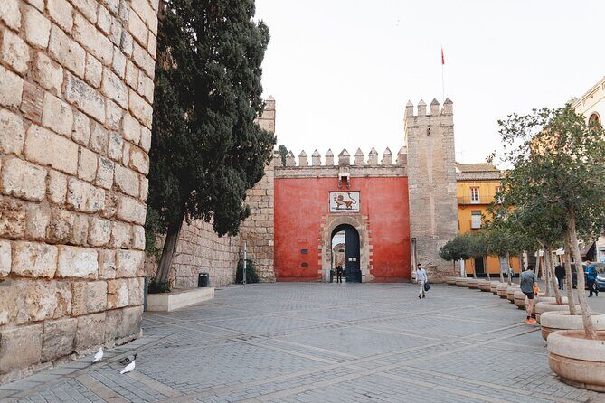 Seville Exclusive Beat the Crowds Guided Alcazar Before Opening - Who Should Book This Alcázar Early-Access Tour?