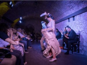 Seville: Flamenco Dreams Show with Drink in an Arabic Vault - The 1-Hour Poems Flamenco Show: What You’ll Actually See