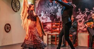 Seville: Flamenco Show with Andalusian Dinner at La Cantaora - How the 1-hour show and dinner pairing really works