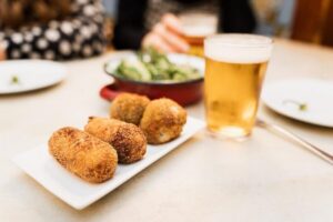 Seville Food Tour with Tapas & Drinks with a Local - Meeting near Archivo de Indias and easing into Casco Antiguo