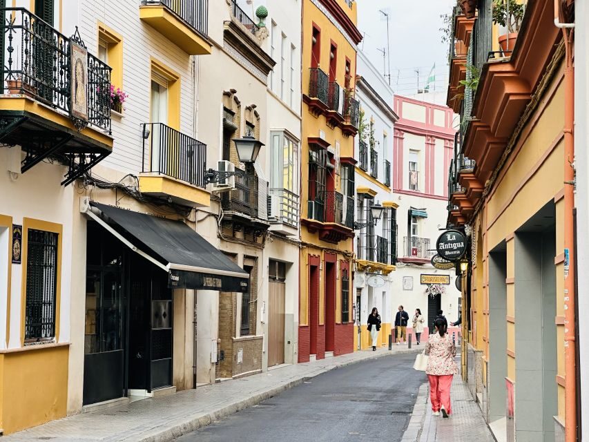 Seville FullDay Tour: Alcázar, Cathedral + Triana & Flamenco - Fast-track Royal Alcázar: Mudéjar beauty without the time sink