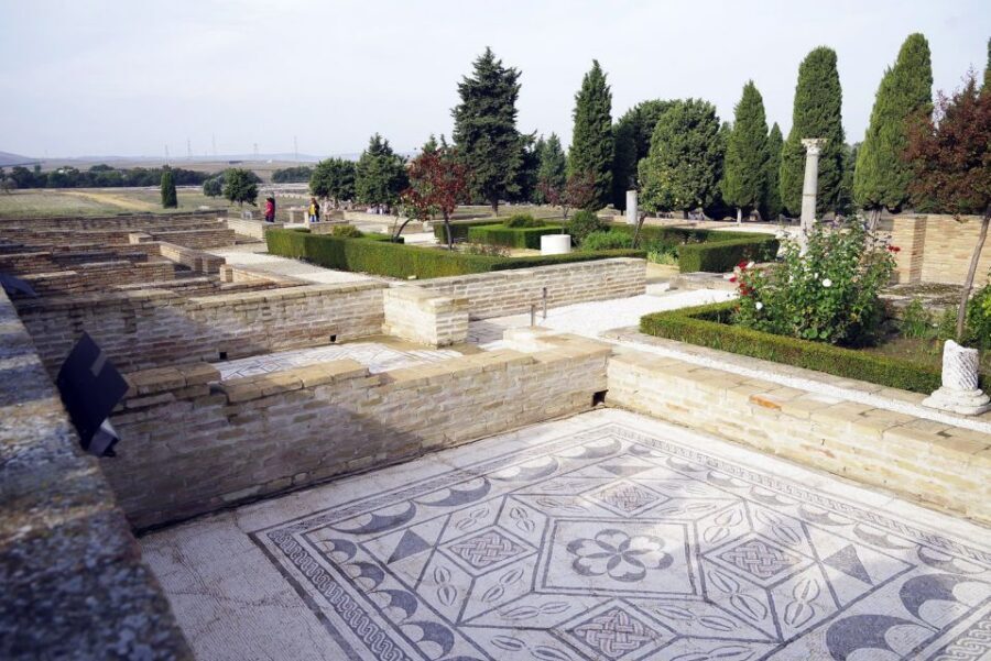 Seville: Game of Thrones and Roman Empire Italica Tour - Meeting Point in Santiponce: Find the Entrance and Get Oriented Fast