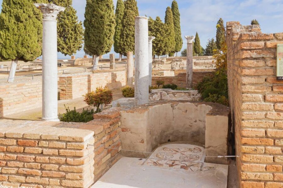 Seville: Game of Thrones and Roman Empire Italica Tour - Casa de los Pájaros: The Bird-Named Stop That Adds Variety