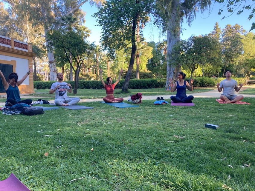 Seville: Group Yoga classes All levels - in French - Finding calm in Maria Luisa Park, near Plaza de España