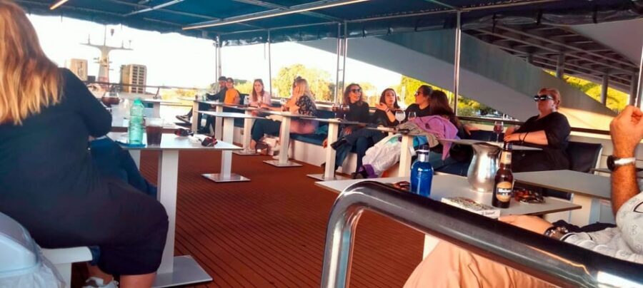 Seville: Guadalquivir Boat Tour with Optional Lunch/Dinner - Food and Drinks: How the 1.5-Hour vs 2.5-Hour Experience Feels