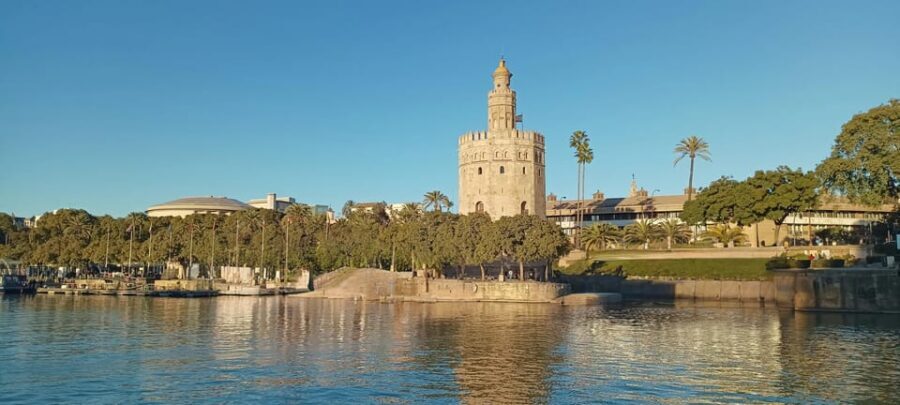 Seville: Guadalquivir Boat Tour with Optional Lunch/Dinner - Guides and Service: Why the Experience Feels So Relaxed