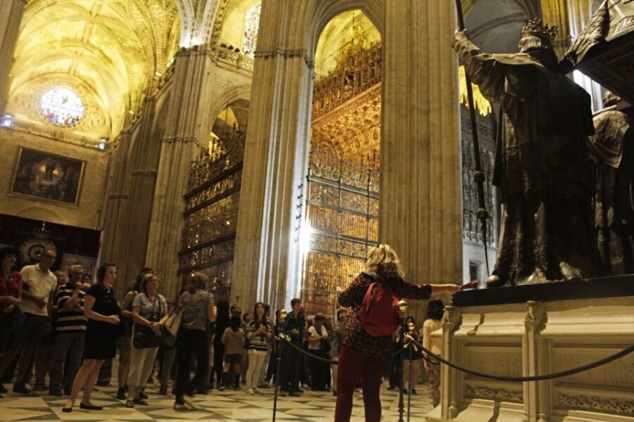 Seville: Guided Sightseeing Day Tour - Santa Cruz: Getting Lost the Smart Way