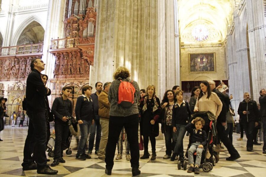 Seville: Guided Sightseeing Day Tour - Torre del Oro and the Guadalquivir River Photo Moment