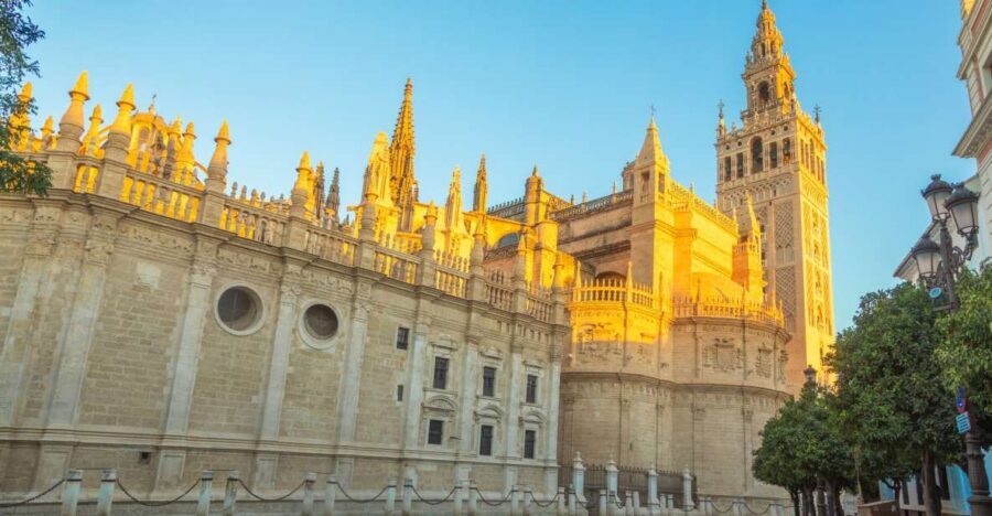 Seville: Guided Tour of Cathedral of Seville & Giralda Tower - Inside Seville Cathedral: what you’ll see and what to pay attention to