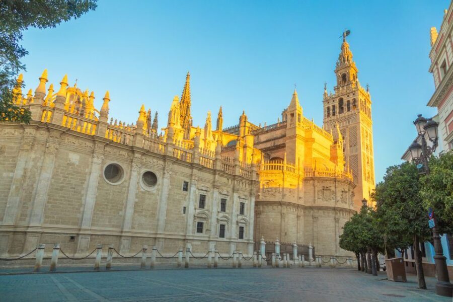 Seville: Guided Tour of Cathedral of Seville & Giralda Tower - Meeting at Calle Francos and how the flow feels