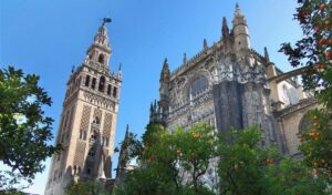 Seville: Guided Tour with Cathedral & Giralda Entrance - Meeting point on Avenida de la Constitución 23B (and why it matters)