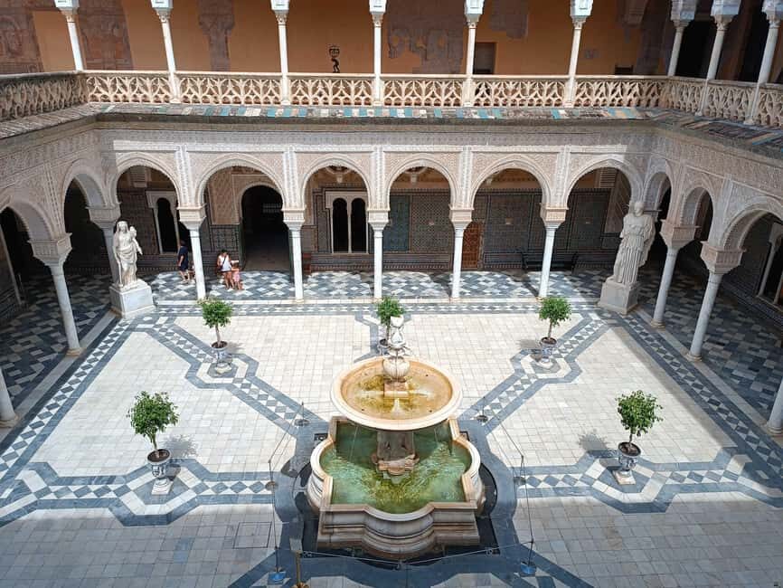 Seville: Guided visit of the Casa de Pilatos with entrance tickets - Key things you’ll notice on this Casa de Pilatos tour