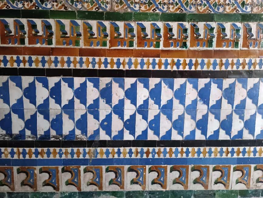 Seville: Guided visit of the Casa de Pilatos with entrance tickets - Logistics that matter: meeting point, end point, and languages