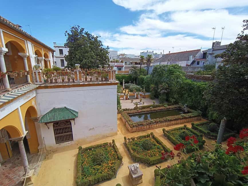 Seville: Guided visit of the Casa de Pilatos with entrance tickets - The guided walk: what you’ll see in about 1.5 hours