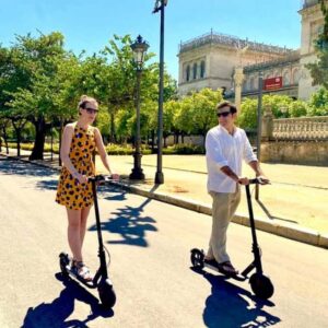 Seville: Highlights Bike Tour - Getting set up: seat checks, helmets, and a guide who keeps things relaxed