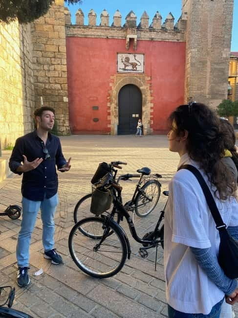Seville: Highlights Bike Tour - Torre del Oro and the Guadalquivir River: your fast orientation start