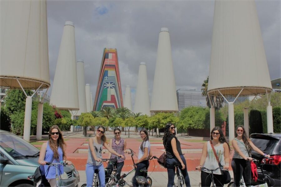 Seville: Highlights Bike Tour with Local Guide - Old Town Finale: University Area, Plaza del Triunfo, Alcázar, Cathedral