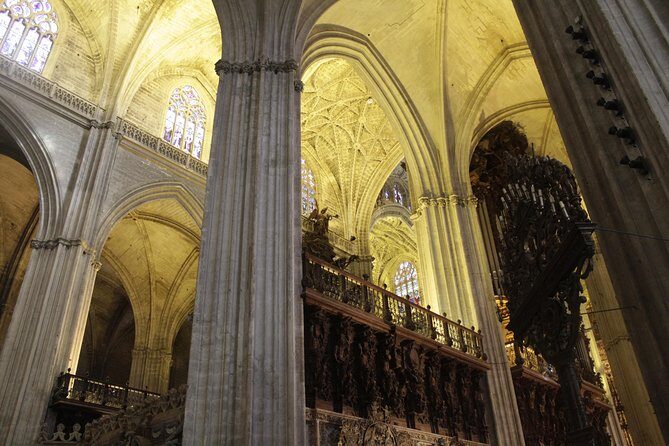 Seville Highlights: Private Family Guided Tour - Real Alcázar: Moorish palace, gardens, and royal tilework