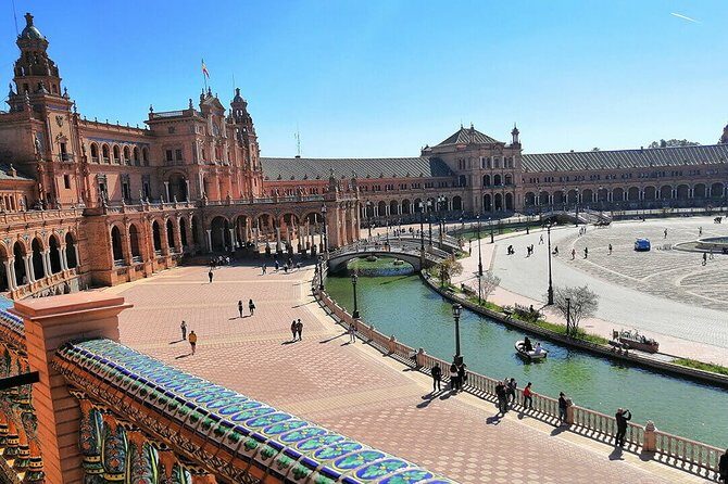 Seville Highlights Tour - Getting There: The Start at Plaza del Triunfo
