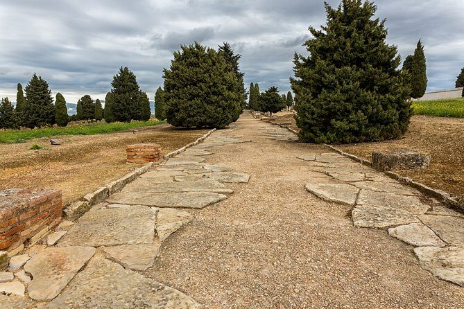 Seville in roman times: Italica - Timing: start at 10:00 am, finish with the amphitheatre in your head
