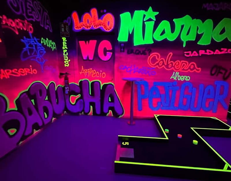 Seville: Indoor UV 18 hole Minigolf Experience - Minigolf Flow: How a Round Usually Works Here