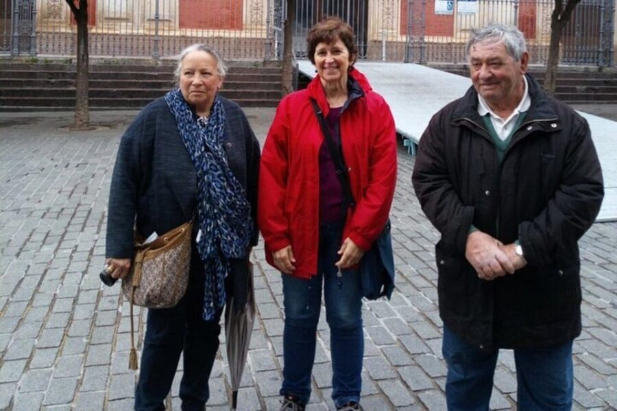 Seville : Jewish Quarter & Santa Cruz Walking Tour - Meeting at Hotel Fernando III and Getting Set Up Fast