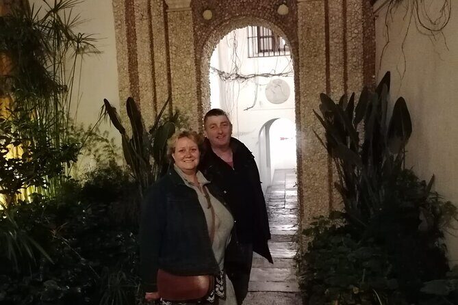 Seville Obscure - The storytelling focus: street names, statues, and oral tradition