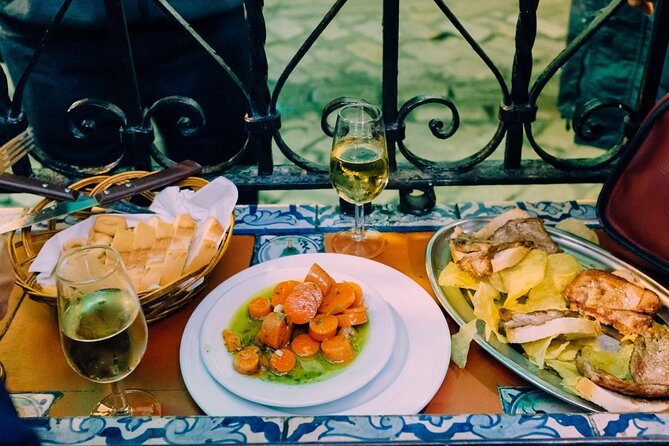 Seville Off the Beaten Path Tapas and Market Tour - Pacing, Group Size, and Night-Lit Landmarks