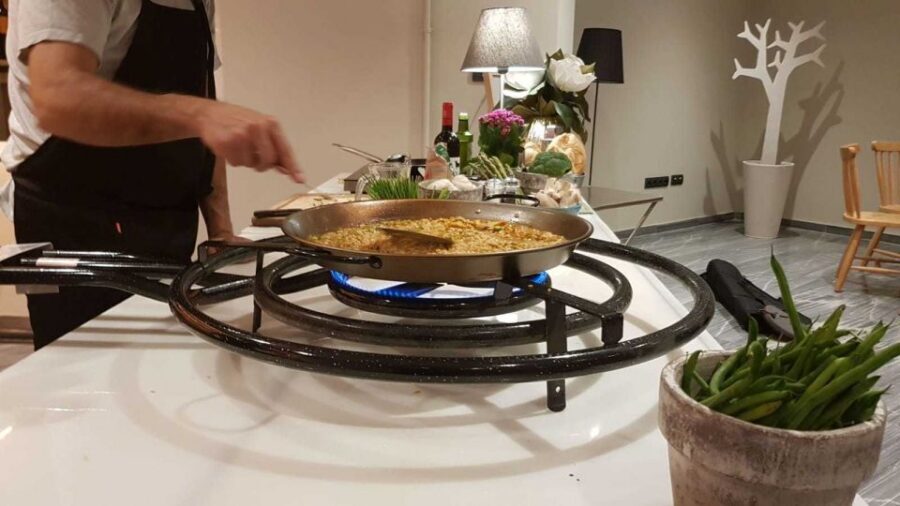 Seville: Paella Showcooking Experience - Small-group feel and English instruction: why it matters