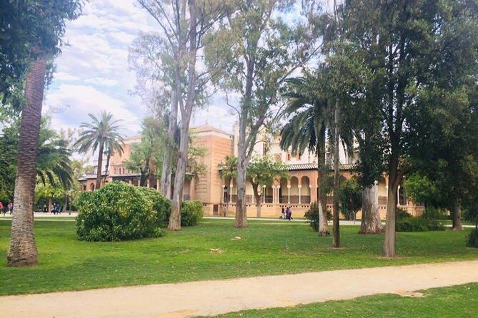Seville Palaces: Dueñas Palace and Pilate House Tour - Riding Seville by horse-drawn carriage: seeing Plaza de España the easy way