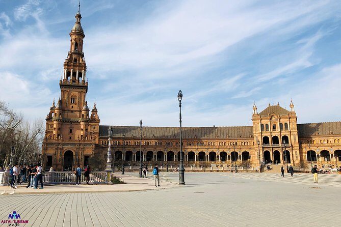 Seville Palaces: Dueñas Palace and Pilate House Tour - Palacio de las Dueñas: the House of Alba stop that finishes strong