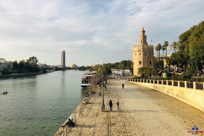 Seville Palaces: Dueñas Palace and Pilate House Tour - Who should book: families, couples, and anyone managing the heat