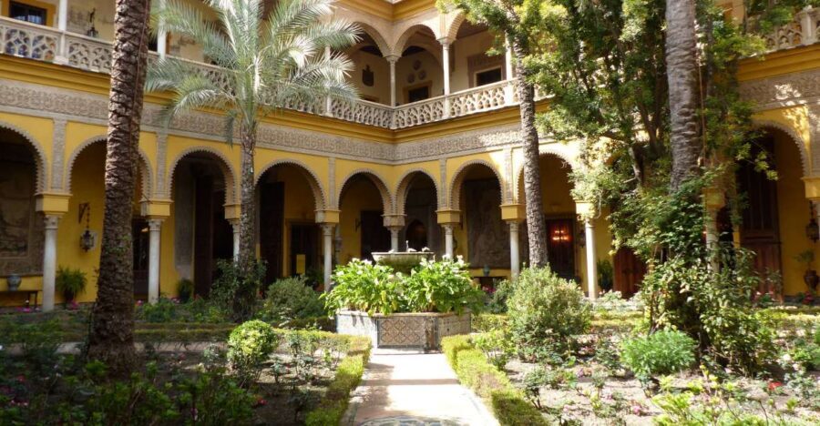 Seville: Palacio de Las Dueñas Entry Ticket and Guided Tour - Where the tour starts (and how to get the most from the first 10 minutes)