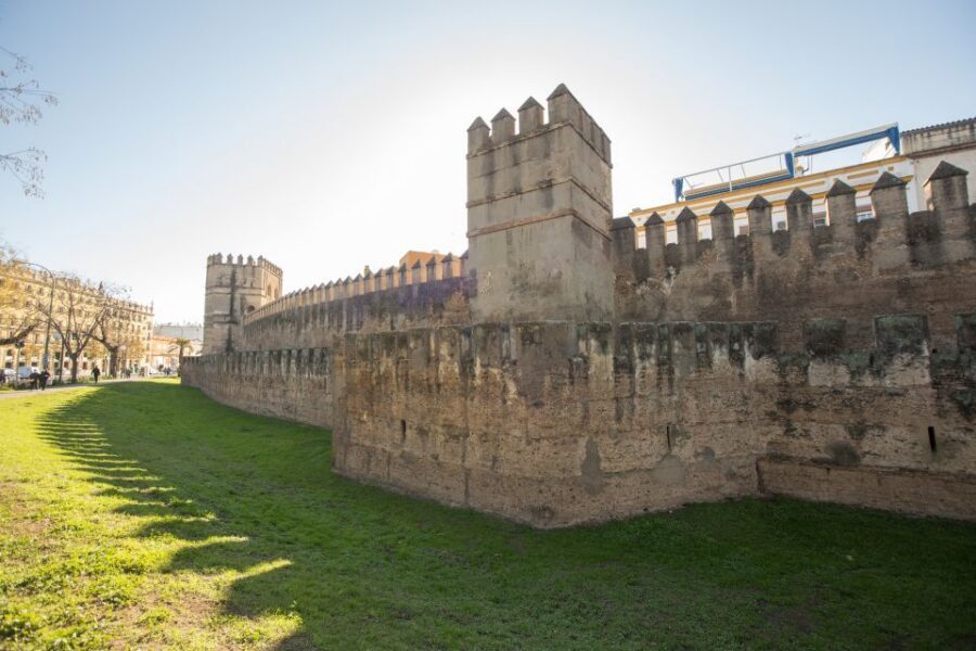 Seville: Palacio de Las Dueñas, La Macarena & Las Setas Tour - Metropol Parasol to Antiquarium: Start With a Modern Landmark, Then Flip Back in Time