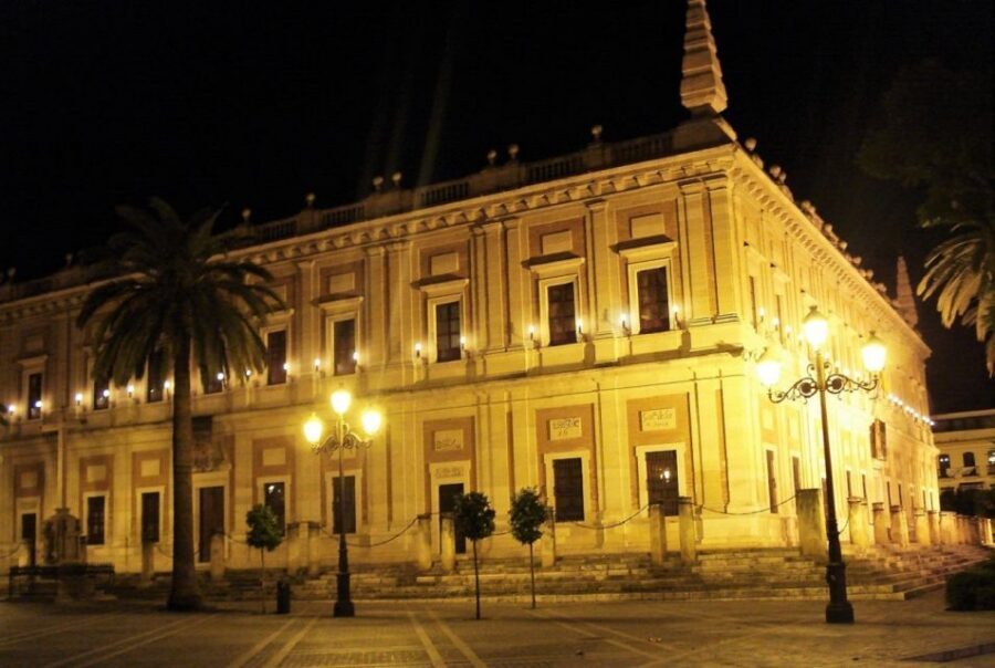 Seville: Paranormal Walking Tour in Spanish - Shared vs Private: How to Choose Your Spooky Comfort Level