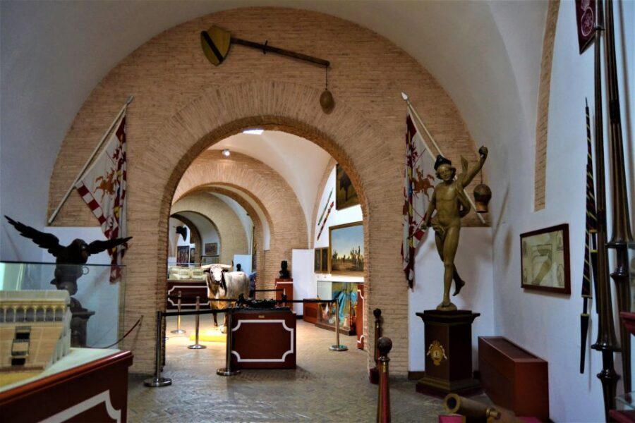 Seville: Plaza de Toros and Barrio Santa Cruz Tour - Why this ring took nearly 120 years