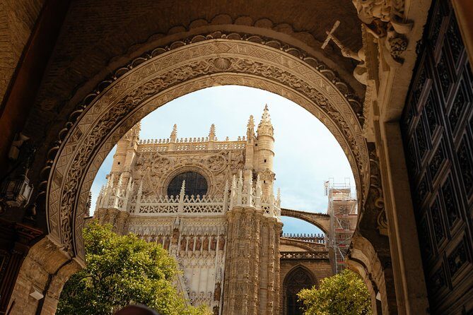 Seville Private City Kickstart Tour - Meeting Point at Plaza del Triunfo: Easy Start, Clear Route