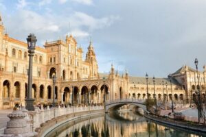 Seville: Private custom tour with a local guide - Pickup in Seville and choosing the right time window (2 to 8 hours)