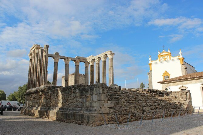 Seville Private transfer to Lisbon with Optional Evora stop - The drive itself: timing, borders, and what to expect